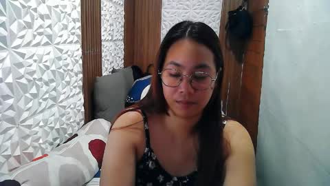 Snapshot of asian_sexydimples chatting on 05-11-26, 04:04 Trixie online show from 05-11-26, 04:04