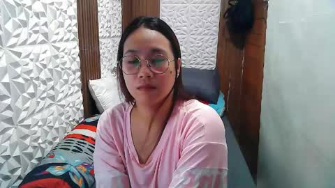 Snapshot of asian_sexydimples chatting on 05-14-26, 07:26 Trixie online show from 05-14-26, 07:26