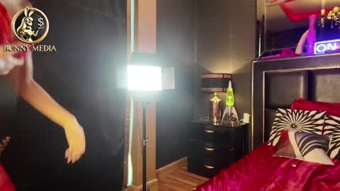 BUNNY WILDER online show from 02-09-25, 08:44