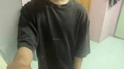 Snapshot of asianbigfun chatting on 06-25-26, 02:43 Jay online show from 06-25-26, 02:43