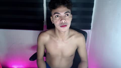 Snapshot of asianboyhunt chatting on 01-14-25, 12:43 Fev online show from 01-14-25, 12:43