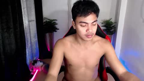 Snapshot of asianboyhunt chatting on 09-22-25, 04:31 Fev online show from 09-22-25, 04:31