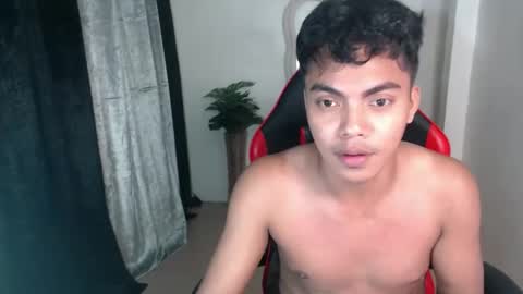 Snapshot of asianboyhunt chatting on 10-25-25, 10:37 Fev online show from 10-25-25, 10:37