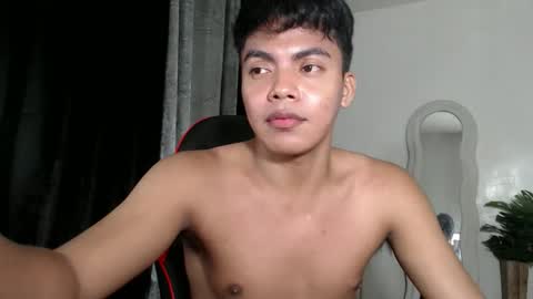 Snapshot of asianboyhunt chatting on 10-29-25, 12:57 Fev online show from 10-29-25, 12:57