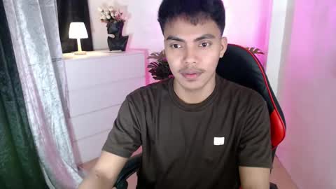 Snapshot of asianboyhunt chatting on 11-09-25, 03:16 Fev online show from 11-09-25, 03:16