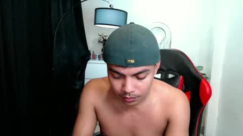 Snapshot of asianboyhunt chatting on 04-15-26, 11:38 Fev online show from 04-15-26, 11:38