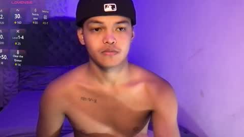 Snapshot of asianhugescott chatting on 03-12-26, 09:26 VICTORIA SCOTT online show from 03-12-26, 09:26