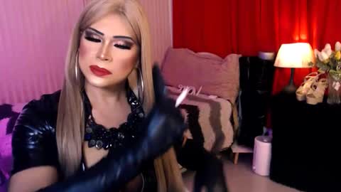 Snapshot of asianlovelykhim chatting on 02-14-25, 01:40 Ara online show from 02-14-25, 01:40