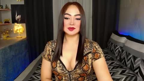 Snapshot of asiansexhunter chatting on 01-11-25, 02:25 Ms. MONICA online show from 01-11-25, 02:25