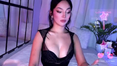 Snapshot of asiansexqueenx chatting on 12-19-24, 07:07 Miss Nia online show from 12-19-24, 07:07