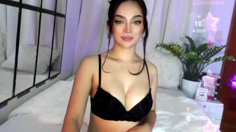 Snapshot of asiansexqueenx chatting on 12-25-24, 10:39 Miss Nia online show from 12-25-24, 10:39