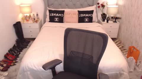 Kylie online show from 01-10-25, 05:56