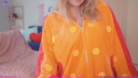 Asiri   pronounced Ah-siri Please no nicknames   3 online show from 02-27-26, 05:35