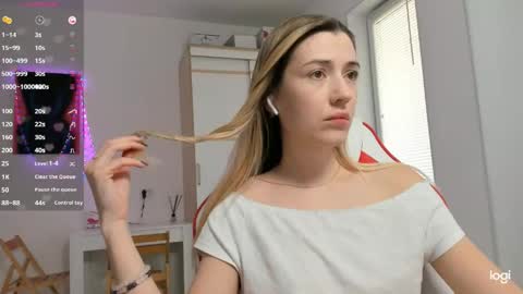 Caroline online show from 05-06-26, 11:26