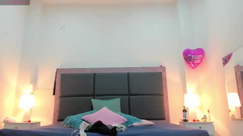 Snapshot of aslhyn_gomez chatting on 02-24-26, 11:41 Aslhyn online show from 02-24-26, 11:41