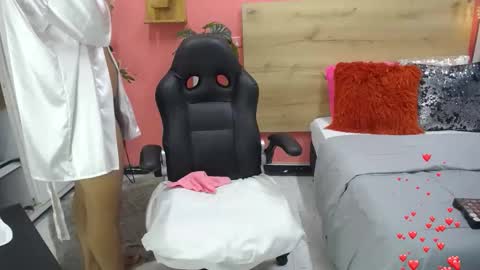 Snapshot of aslyhernandez chatting on 05-18-26, 11:27 ASLY online show from 05-18-26, 11:27