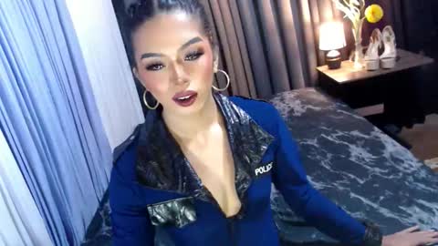 Margaux Miller online show from 10-16-25, 06:53