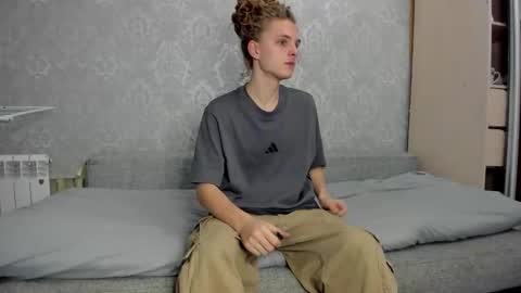 Snapshot of asphalt_surfer chatting on 09-09-25, 01:21 asphalt surfer online show from 09-09-25, 01:21