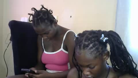Snapshot of ass_wife chatting on 10-15-25, 11:32 ass_wife online show from 10-15-25, 11:32