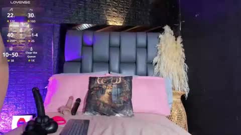 Nahomi  online show from 06-19-26, 10:30