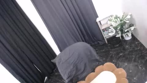 Snapshot of astraea_xxx chatting on 03-08-26, 02:04 Anna online show from 03-08-26, 02:04