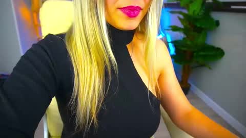 Snapshot of astraluxe_ chatting on 12-02-24, 02:30 Asta online show from 12-02-24, 02:30