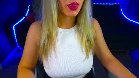 Snapshot of astraluxe_ chatting on 12-09-24, 01:24 Asta online show from 12-09-24, 01:24