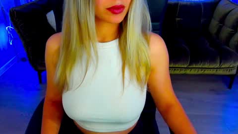 Snapshot of astraluxe_ chatting on 12-10-24, 01:33 Asta online show from 12-10-24, 01:33