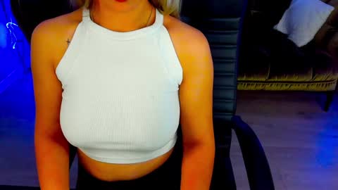Snapshot of astraluxe_ chatting on 12-10-24, 04:38 Asta online show from 12-10-24, 04:38