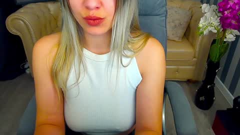 Snapshot of astraluxe_ chatting on 12-12-24, 03:05 Asta online show from 12-12-24, 03:05