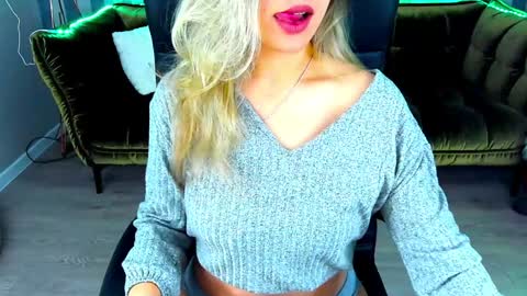 Snapshot of astraluxe_ chatting on 12-22-24, 01:22 Asta online show from 12-22-24, 01:22