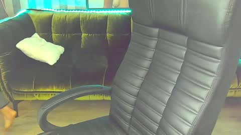 Snapshot of astraluxe_ chatting on 12-25-24, 04:54 Asta online show from 12-25-24, 04:54