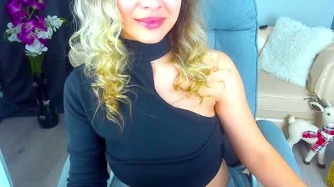 Snapshot of astraluxe_ chatting on 12-28-24, 11:48 Asta online show from 12-28-24, 11:48
