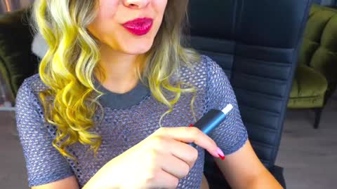 Snapshot of astraluxe_ chatting on 01-18-25, 11:55 Asta online show from 01-18-25, 11:55
