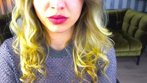 Snapshot of astraluxe_ chatting on 01-19-25, 03:18 Asta online show from 01-19-25, 03:18