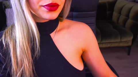 Snapshot of astraluxe_ chatting on 01-24-25, 05:21 Asta online show from 01-24-25, 05:21