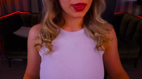 Snapshot of astraluxe_ chatting on 01-25-25, 05:08 Asta online show from 01-25-25, 05:08