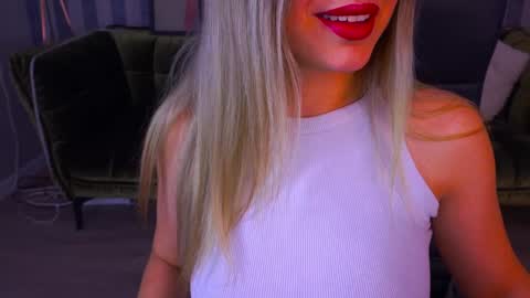 Snapshot of astraluxe_ chatting on 01-26-25, 01:36 Asta online show from 01-26-25, 01:36