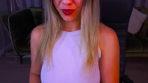 Snapshot of astraluxe_ chatting on 01-26-25, 04:41 Asta online show from 01-26-25, 04:41