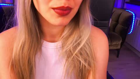 Snapshot of astraluxe_ chatting on 01-27-25, 05:15 Asta online show from 01-27-25, 05:15