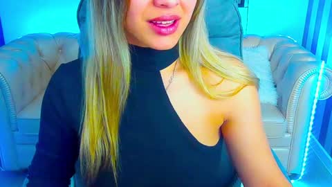 Snapshot of astraluxe_ chatting on 02-01-25, 06:43 Asta online show from 02-01-25, 06:43