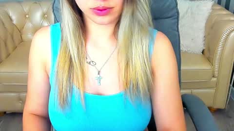 Snapshot of astraluxe_ chatting on 02-06-25, 11:26 Asta online show from 02-06-25, 11:26