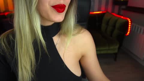 Snapshot of astraluxe_ chatting on 02-07-25, 09:15 Asta online show from 02-07-25, 09:15