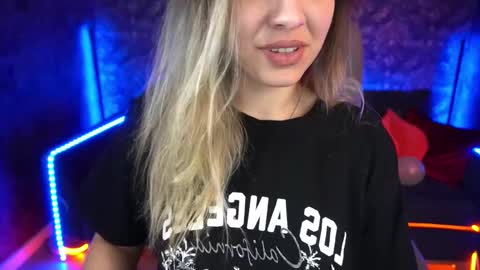 Snapshot of astraluxe_ chatting on 02-11-25, 02:02 Asta online show from 02-11-25, 02:02
