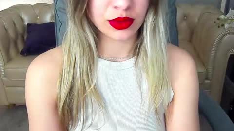 Snapshot of astraluxe_ chatting on 02-20-25, 09:44 Asta online show from 02-20-25, 09:44