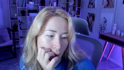 astramonroe online show from 09-23-25, 02:14