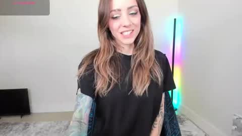Astrid Luxe online show from 06-09-26, 04:07