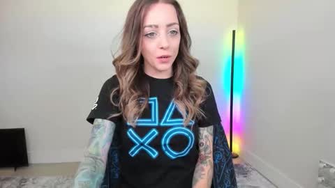 Astrid Luxe online show from 06-11-26, 03:32