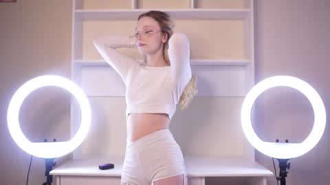 Kate online show from 09-28-25, 03:12