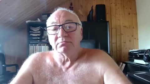 Snapshot of asusandy chatting on 04-27-26, 03:21 asusandy online show from 04-27-26, 03:21
